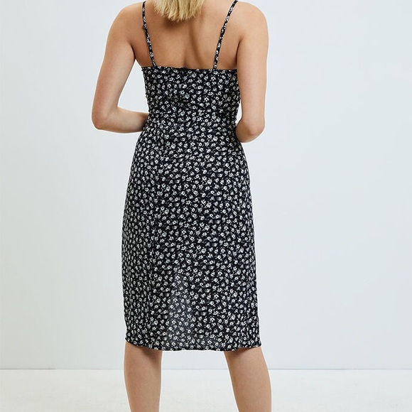 NWT KENDALL AND KYLIE SIDE CINCHED MIDI DRESS XS - Picture 3 of 6